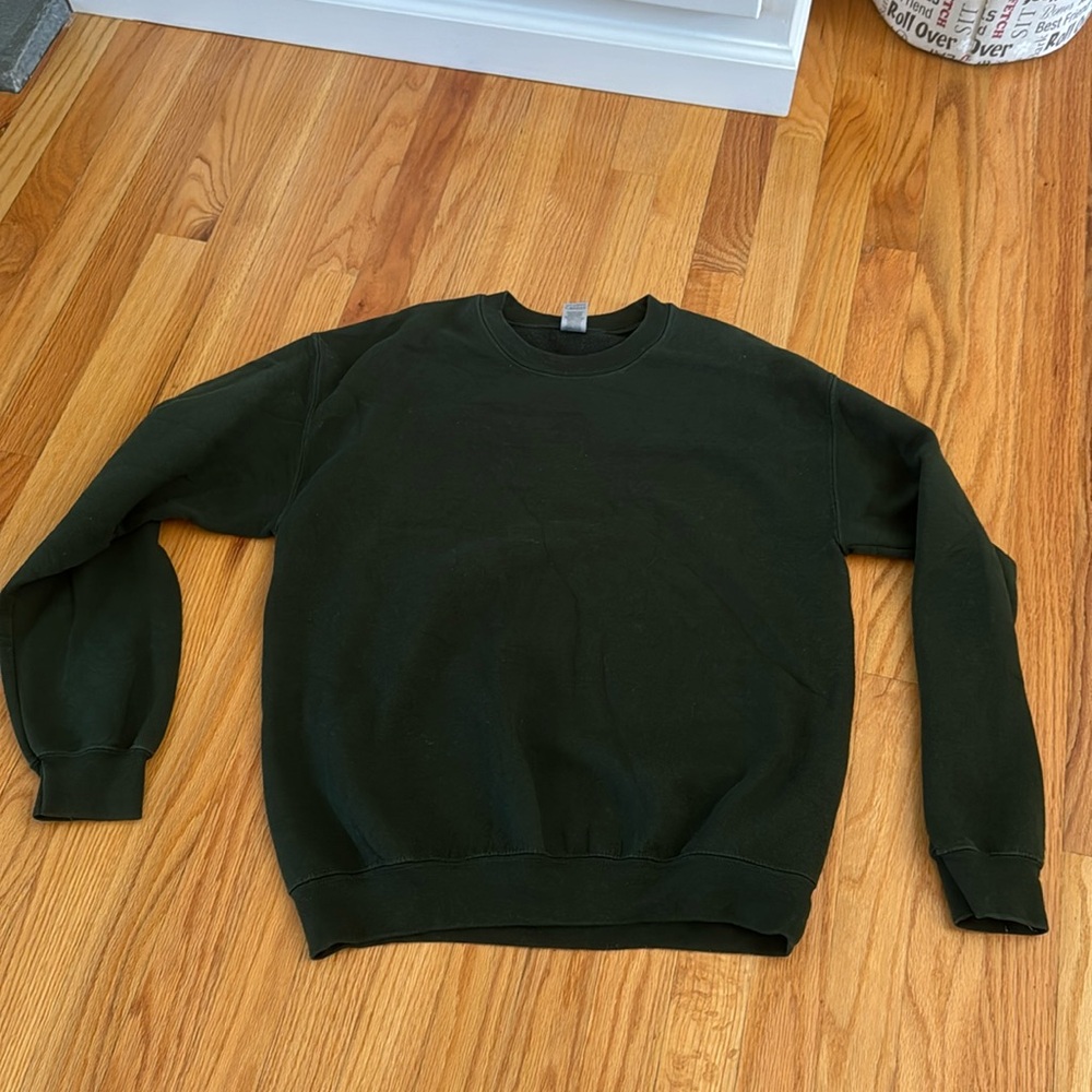 Gildan Crewneck Sweatshirt, Size Medium